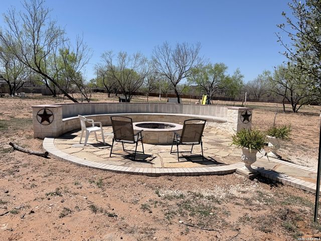 152 County Road 2667, Devine, TX 78016