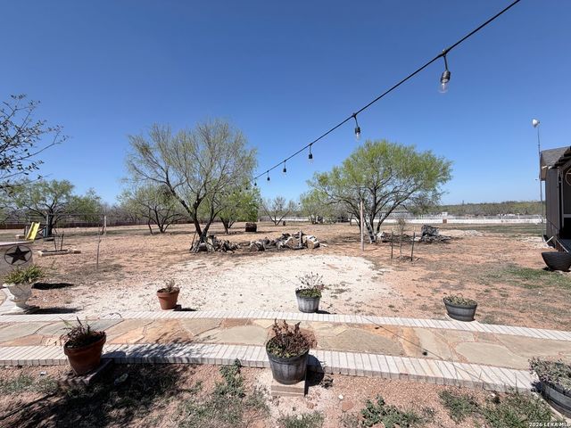 152 County Road 2667, Devine, TX 78016