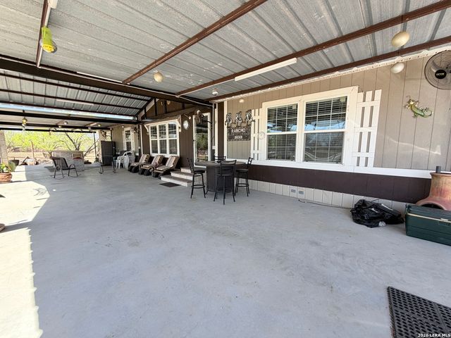 152 County Road 2667, Devine, TX 78016