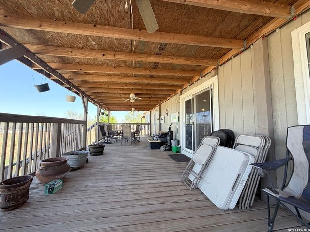 152 County Road 2667, Devine, TX 78016