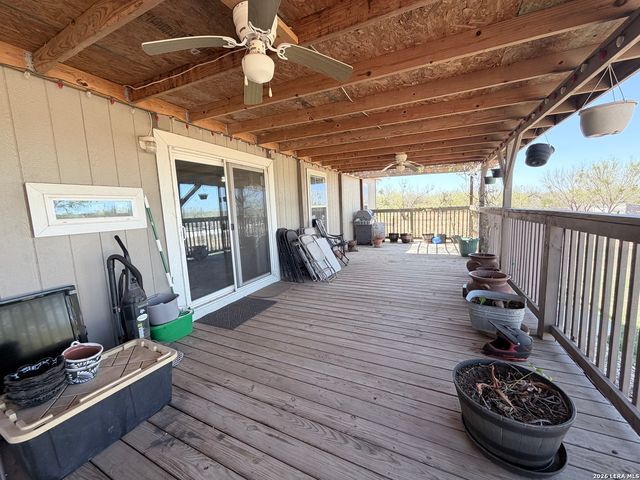 152 County Road 2667, Devine, TX 78016