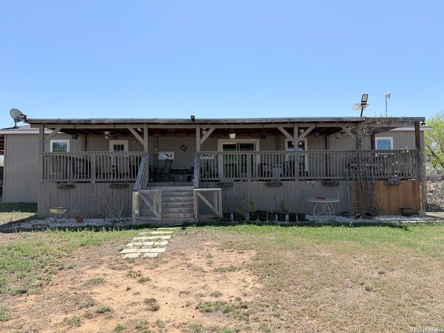 152 County Road 2667, Devine, TX 78016