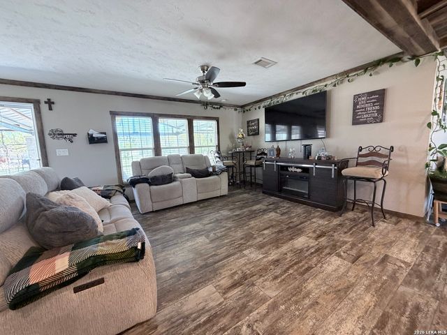 152 County Road 2667, Devine, TX 78016