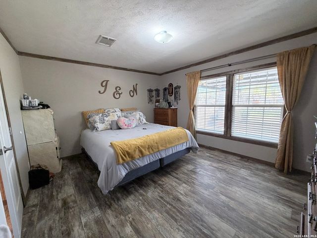 152 County Road 2667, Devine, TX 78016