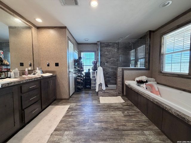 152 County Road 2667, Devine, TX 78016