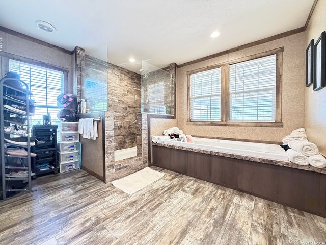152 County Road 2667, Devine, TX 78016