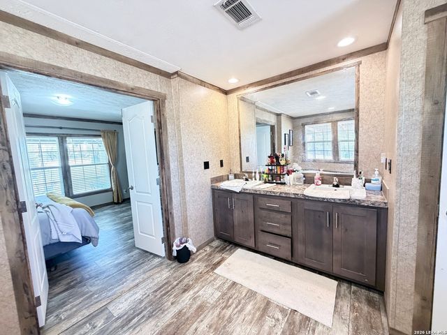 152 County Road 2667, Devine, TX 78016