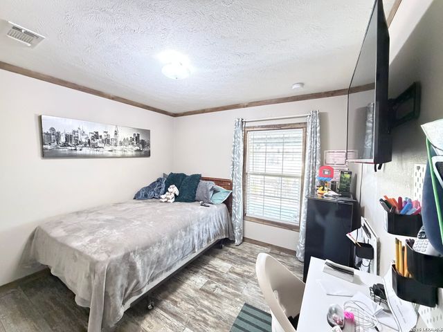 152 County Road 2667, Devine, TX 78016