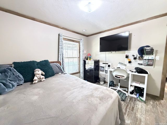 152 County Road 2667, Devine, TX 78016