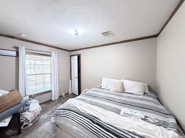152 County Road 2667, Devine, TX 78016