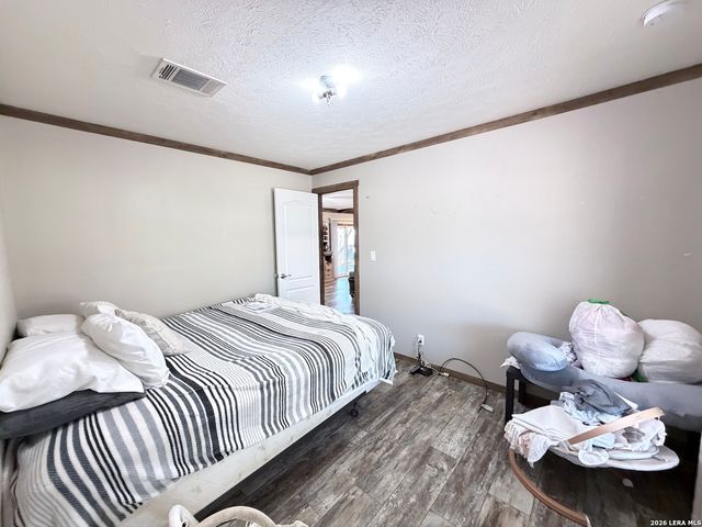 152 County Road 2667, Devine, TX 78016