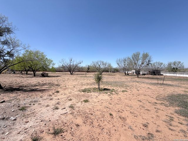 152 County Road 2667, Devine, TX 78016