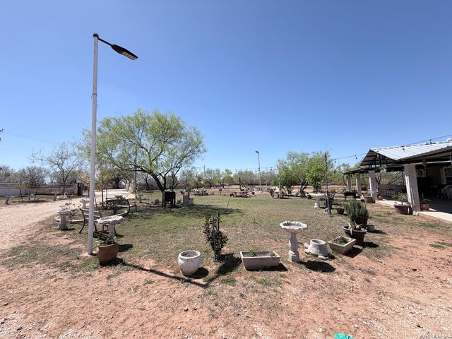 152 County Road 2667, Devine, TX 78016
