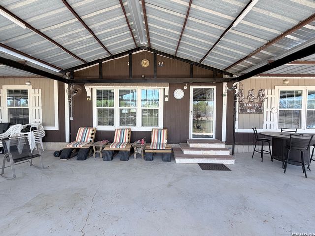 152 County Road 2667, Devine, TX 78016