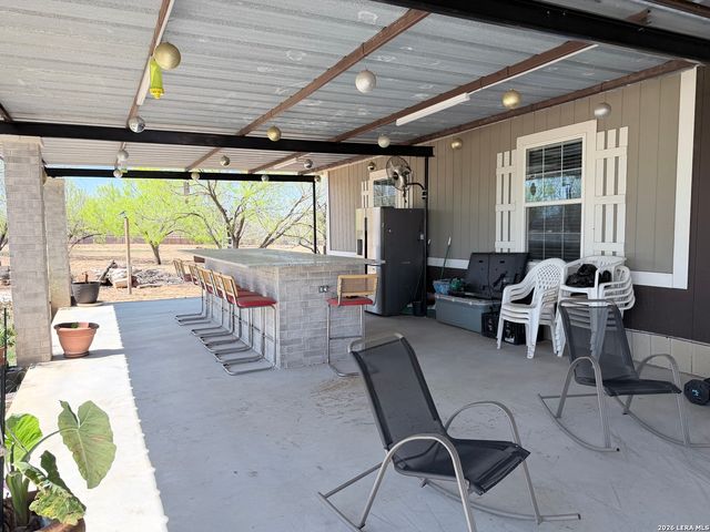 152 County Road 2667, Devine, TX 78016