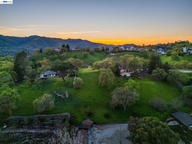 3 Ohlson LN, Danville, CA 94526