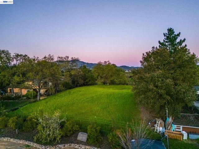 3 Ohlson LN, Danville, CA 94526