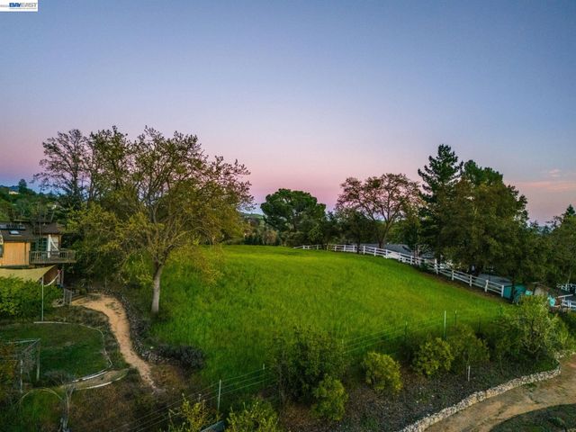 3 Ohlson LN, Danville, CA 94526