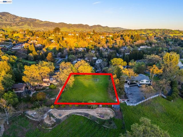 3 Ohlson LN, Danville, CA 94526