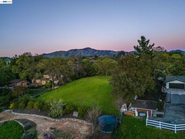 3 Ohlson LN, Danville, CA 94526