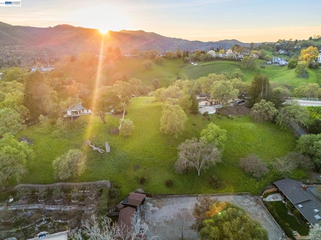 3 Ohlson LN, Danville, CA 94526