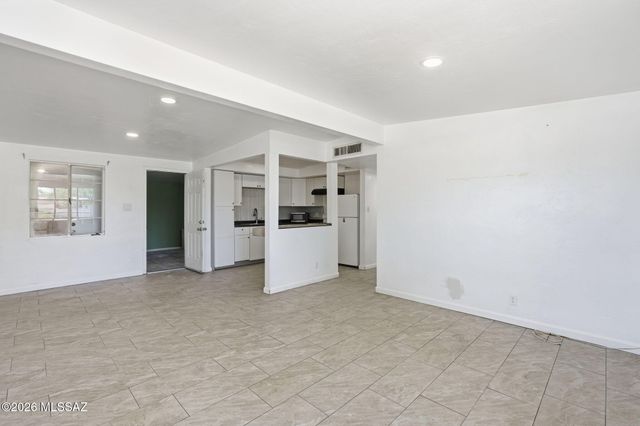 933 S Fordham Drive, Tucson, AZ 85710