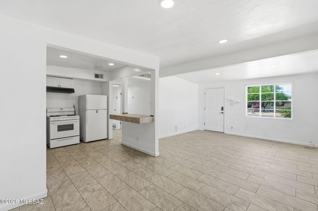 933 S Fordham Drive, Tucson, AZ 85710