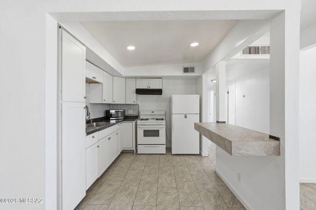 933 S Fordham Drive, Tucson, AZ 85710