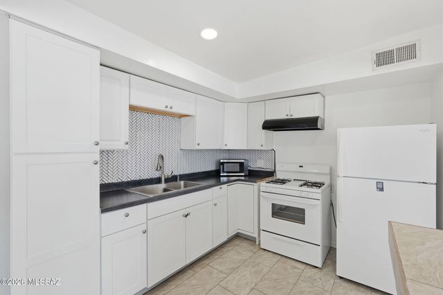 933 S Fordham Drive, Tucson, AZ 85710