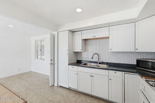 933 S Fordham Drive, Tucson, AZ 85710