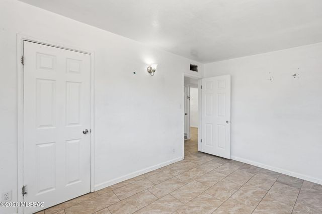 933 S Fordham Drive, Tucson, AZ 85710