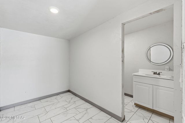 933 S Fordham Drive, Tucson, AZ 85710