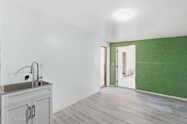 933 S Fordham Drive, Tucson, AZ 85710