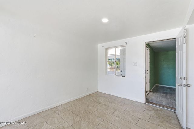 933 S Fordham Drive, Tucson, AZ 85710