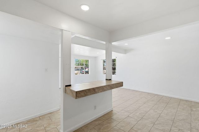 933 S Fordham Drive, Tucson, AZ 85710