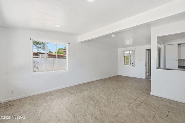 933 S Fordham Drive, Tucson, AZ 85710