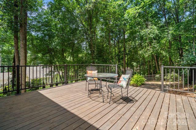 701 Salisbury Road, Hendersonville, NC 28792