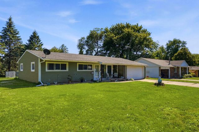 1104 1st St NE, Oelwein, IA 50662