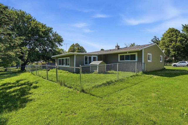 1104 1st St NE, Oelwein, IA 50662
