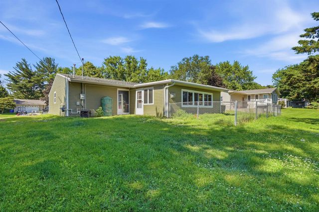 1104 1st St NE, Oelwein, IA 50662