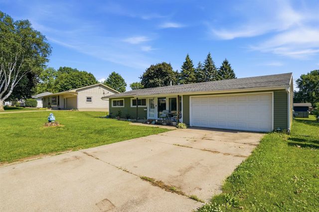 1104 1st St NE, Oelwein, IA 50662