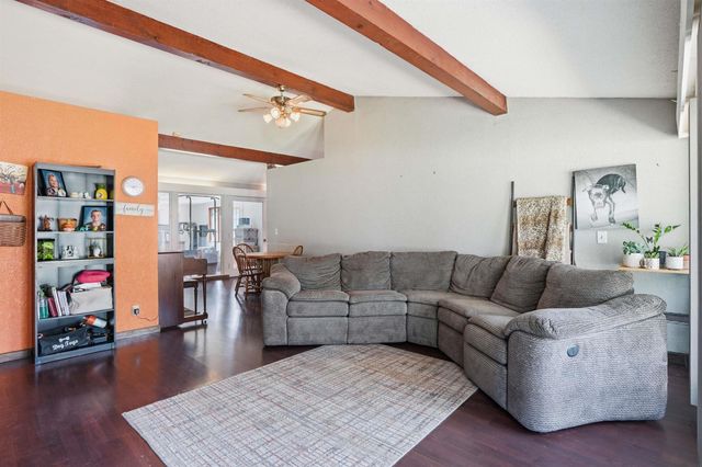 1104 1st St NE, Oelwein, IA 50662