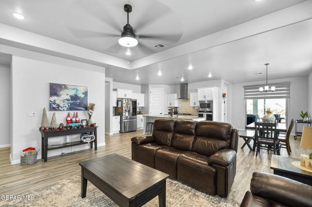 245 FARNBOROUGH Street, El Paso, TX 79928