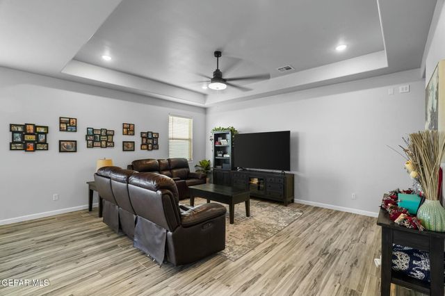 245 FARNBOROUGH Street, El Paso, TX 79928