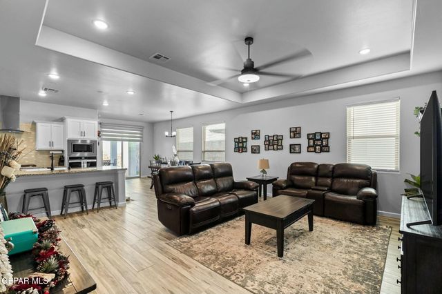 245 FARNBOROUGH Street, El Paso, TX 79928