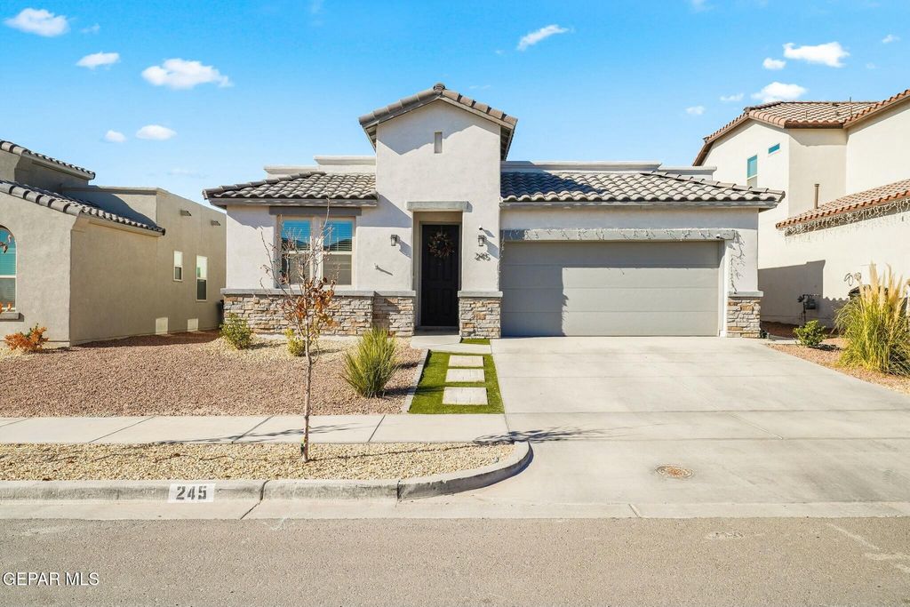 245 FARNBOROUGH Street, El Paso, TX 79928