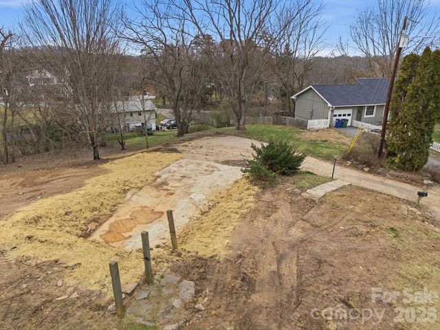 15 Village Park Drive, Weaverville, NC 28787