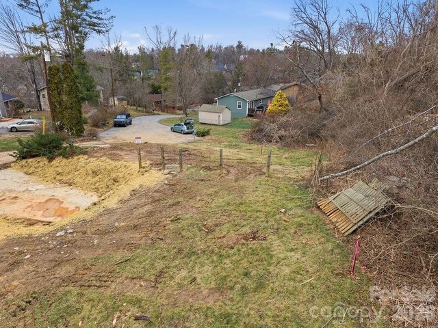 15 Village Park Drive, Weaverville, NC 28787