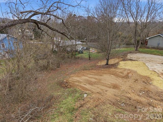 15 Village Park Drive, Weaverville, NC 28787
