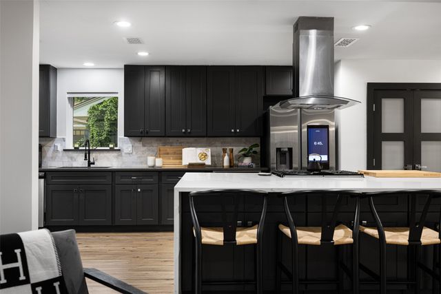 10262 Vinemont Street, Dallas, TX 75218